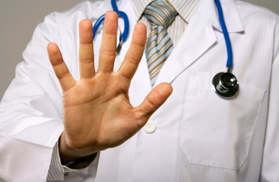 Il medico dà controindicazioni all'uso delle erbe per la potenza
